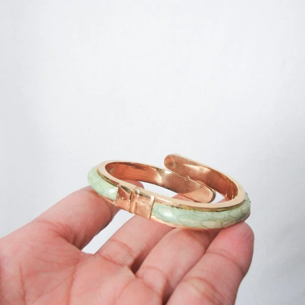 VINTAGE GOLD TONE GENUINE SNAKESKIN BANGLE BRACELET/ 6.5" wrist - Picture 3 of 11